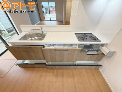 【キッチン】 | 清水区横砂本町4期　新築戸建　全1棟 | 大容量システムキッチン♪お料理スペースやシンク広々！毎日の家事をしっかりサポート♪