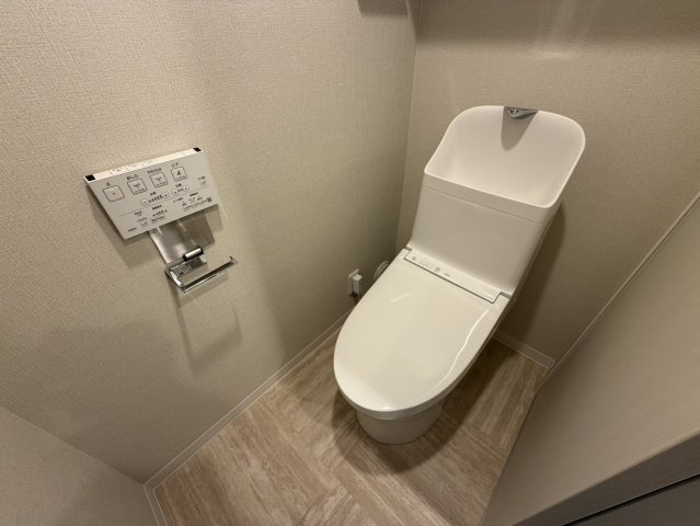 守口ハイライフB棟のトイレ|温水洗浄便座付き
■物件内覧・資金計画相談・住宅ローン相談、リフォーム相談、お問合せ受付中■
※当日・翌日のご内覧、ご相談はお電話でのお問合せがスムーズです！