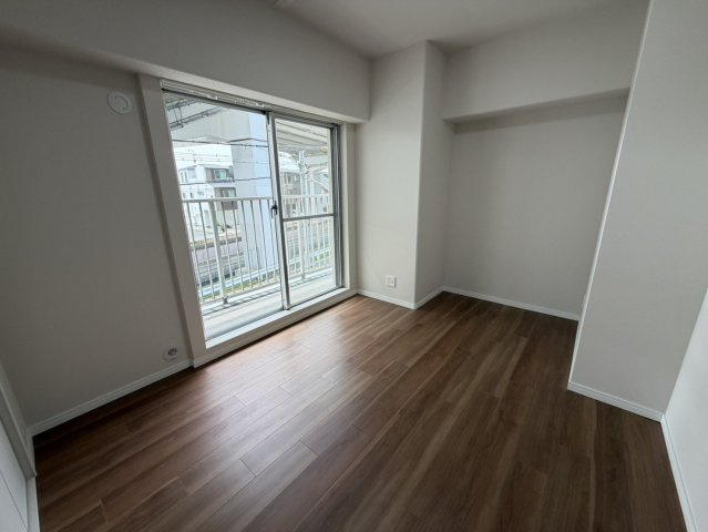 守口ハイライフB棟の洋室|洋室5.2帖
■物件内覧・資金計画相談・住宅ローン相談、リフォーム相談、お問合せ受付中■
※当日・翌日のご内覧、ご相談はお電話でのお問合せがスムーズです！
