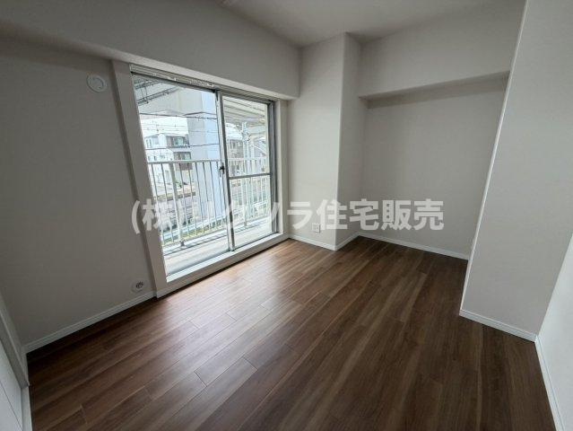 守口ハイライフB棟の洋室|洋室5.2帖
■物件内覧・資金計画相談・住宅ローン相談、リフォーム相談、お問合せ受付中■
※当日・翌日のご内覧、ご相談はお電話でのお問合せがスムーズです！