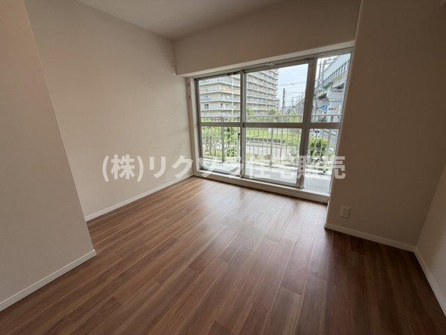 守口ハイライフB棟の寝室|洋室5.5帖
■物件内覧・資金計画相談・住宅ローン相談、リフォーム相談、お問合せ受付中■
※当日・翌日のご内覧、ご相談はお電話でのお問合せがスムーズです！