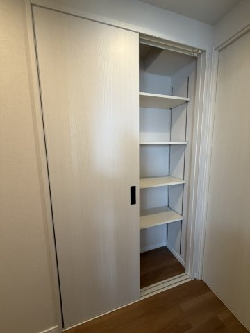 守口ハイライフB棟の収納|廊下収納
■物件内覧・資金計画相談・住宅ローン相談、リフォーム相談、お問合せ受付中■
※当日・翌日のご内覧、ご相談はお電話でのお問合せがスムーズです！