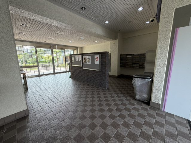 守口ハイライフB棟のエントランス|内部
■物件内覧・資金計画相談・住宅ローン相談、リフォーム相談、お問合せ受付中■
※当日・翌日のご内覧、ご相談はお電話でのお問合せがスムーズです！
