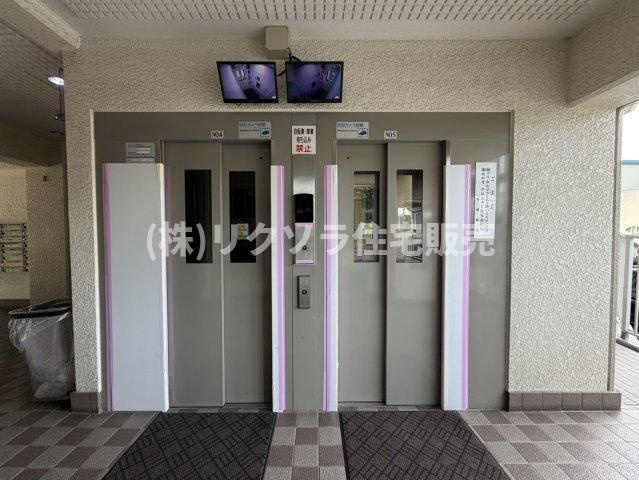 守口ハイライフB棟のその他共用部分|エレベーター2基　防犯カメラ有
■物件内覧・資金計画相談・住宅ローン相談、リフォーム相談、お問合せ受付中■
※当日・翌日のご内覧、ご相談はお電話でのお問合せがスムーズです！