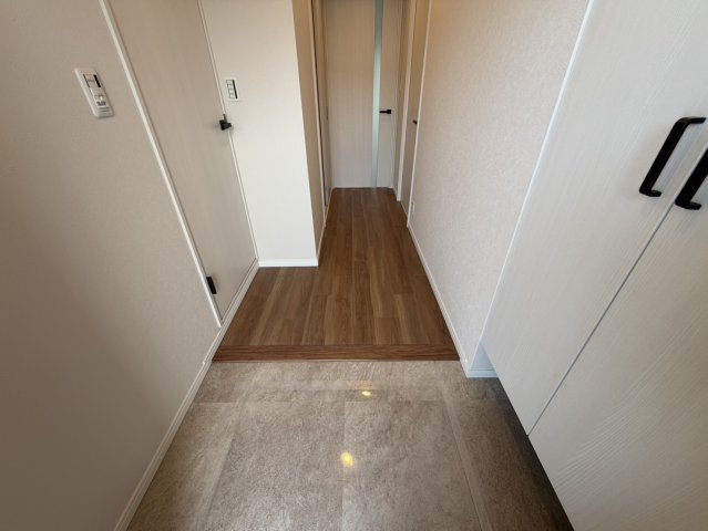 守口ハイライフB棟の内装|玄関内部
■物件内覧・資金計画相談・住宅ローン相談、リフォーム相談、お問合せ受付中■
※当日・翌日のご内覧、ご相談はお電話でのお問合せがスムーズです！