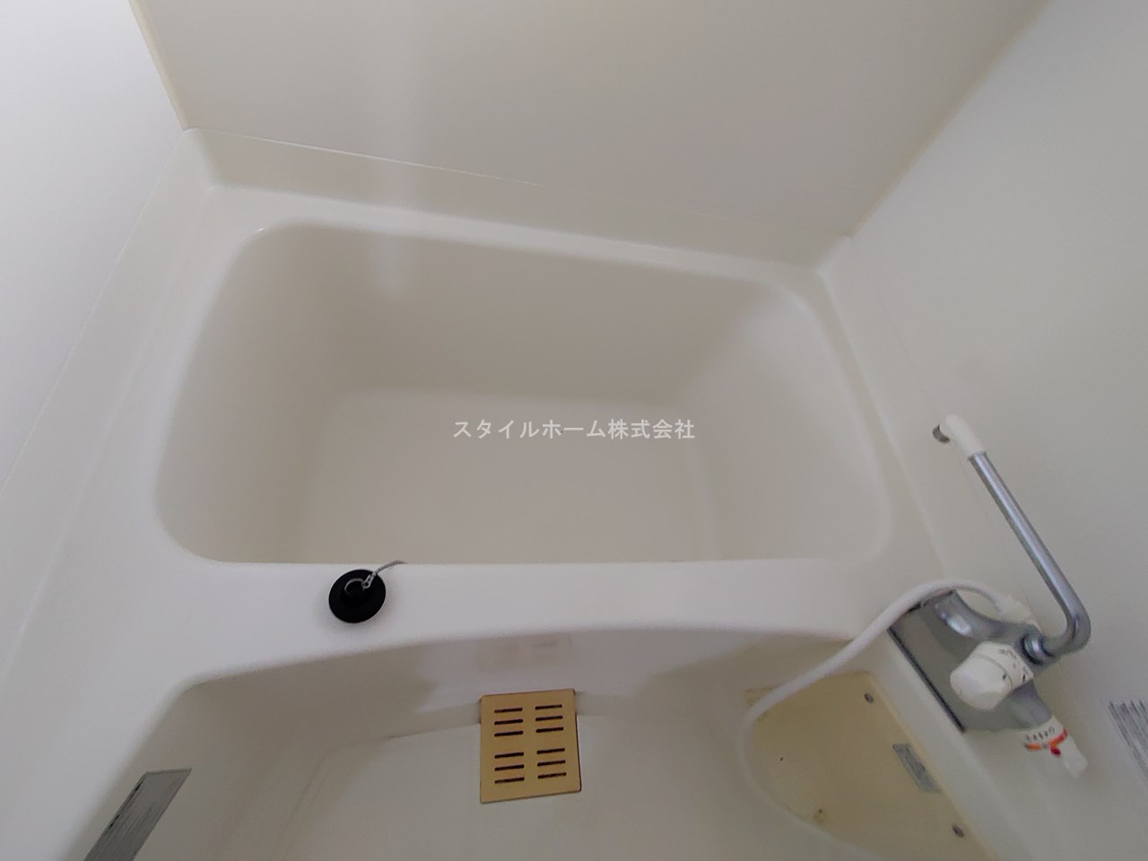 メゾンKの浴室