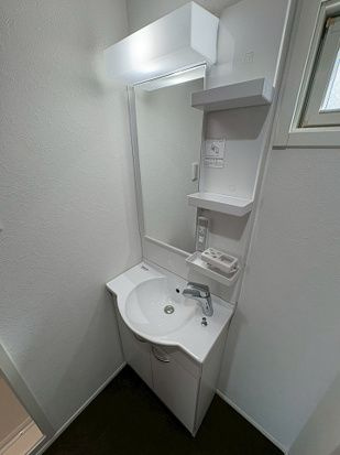 ヒルズ妙蓮寺の独立洗面台