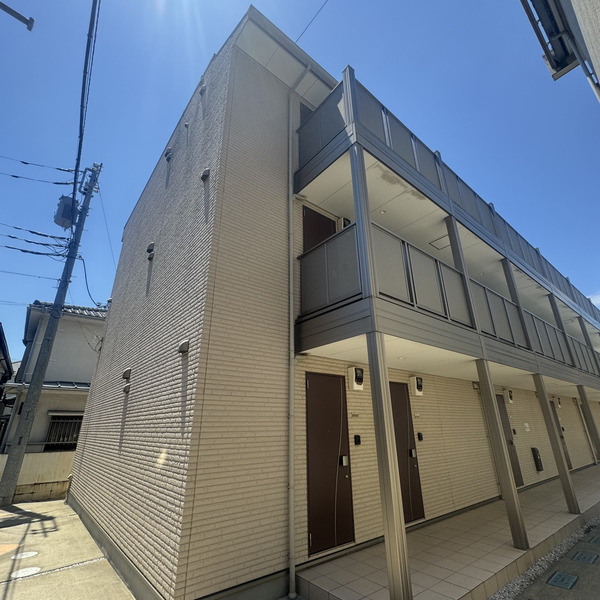 横浜市磯子区中原１丁目のアパートの外観