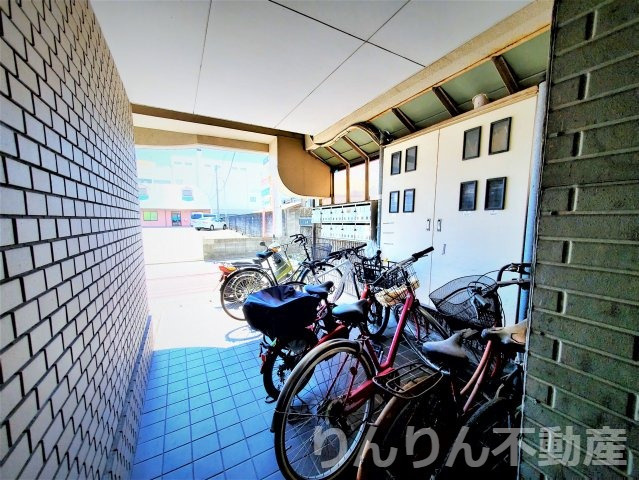【エントランス】 | ヴィバ山城ハイツ | 落ち着いたエントランスです