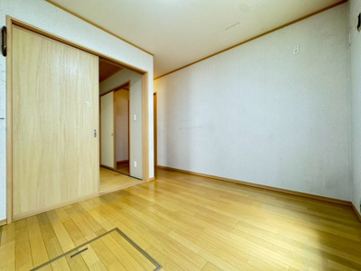 【居間・リビング】 | 豊中市上野東2丁目貸家