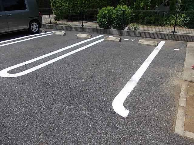 車をお持ちの方に嬉しい駐車場付きの物件です