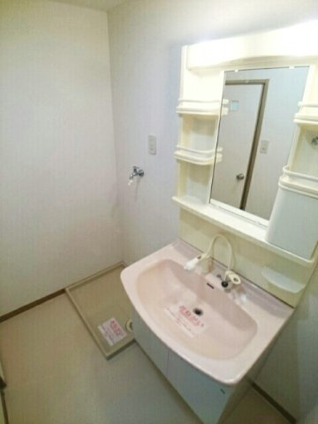 明るい洗面所です
