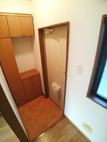 毎日通る玄関はこちらです