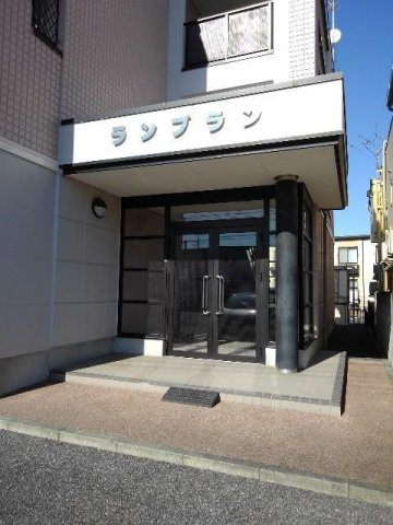 清潔なエントランスです