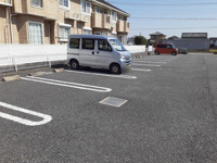 車をお持ちの方に嬉しい駐車場付きの物件です