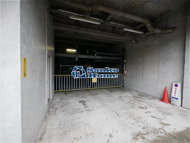 アーバイルプライムイーストの駐車場