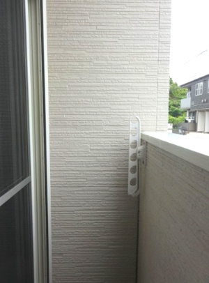 草加市谷塚町のアパートのバルコニー