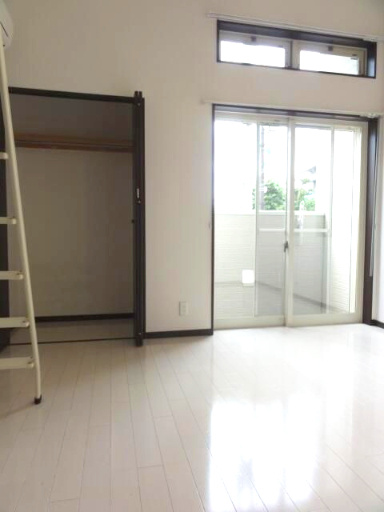 草加市谷塚町のアパートの居間・リビング