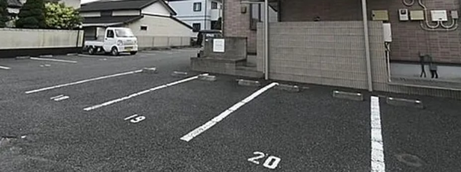 ウィズ・コンフォートかくらⅠの駐車場
