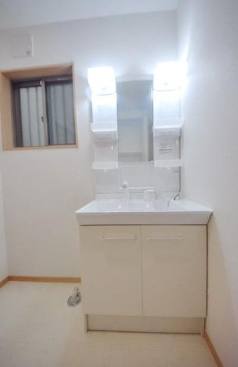 ペルソーナ上尾上町の洗面所|同建物別号室イメージ写真です。