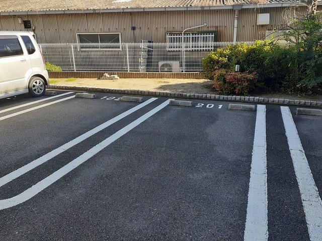 リュエルメゾンＴＹの駐車場|駐車場に車を止められます