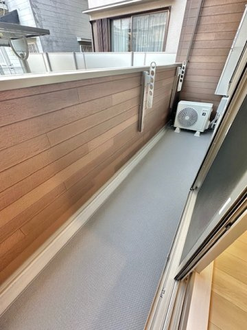ブライト中野のバルコニー|お洗濯にも便利なバルコニー付き