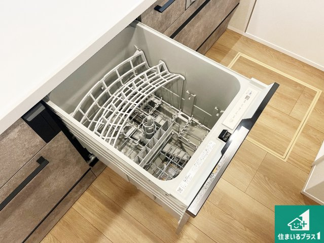 明石市二見町西二見　新築一戸建ての設備|食事後の一仕事、食器洗いをボタン一つでお任せできちゃいます！場所を取らないビルトイン式なので、お料理スペースもしっかり確保！