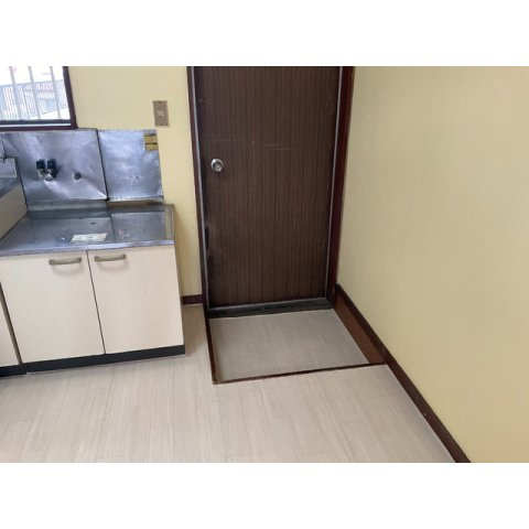 大栄コーポの玄関