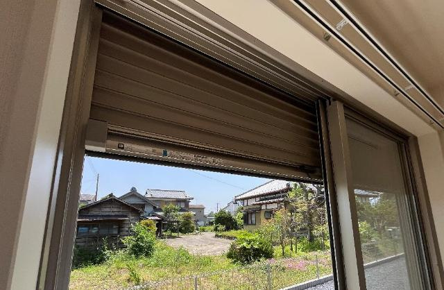 コロ：アイの内装|シャッター