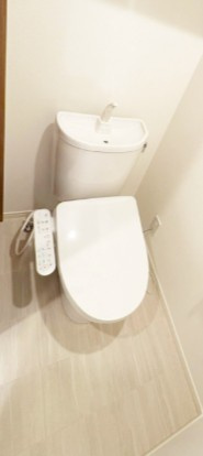 横浜市旭区鶴ケ峰１丁目のアパートのトイレ