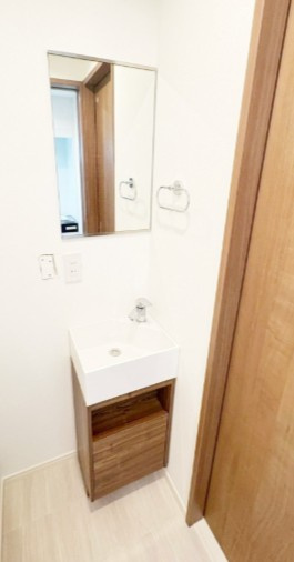 横浜市旭区鶴ケ峰１丁目のアパートの独立洗面台