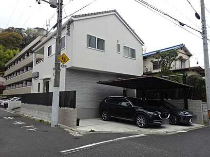 南区南大河町　中古戸建の前面道路含む現地写真