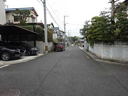 南区南大河町　中古戸建の前面道路含む現地写真