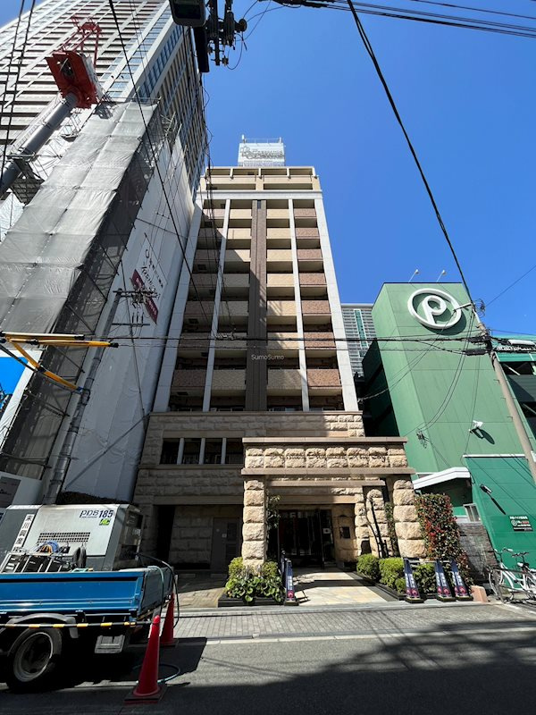 プレサンス本町リアルシティの外観
