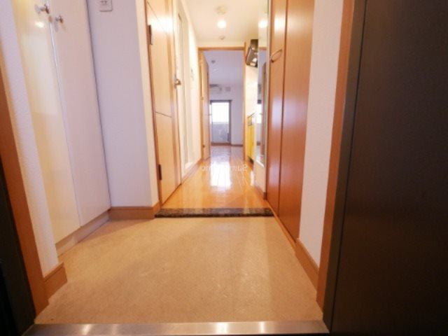 プレサンス本町リアルシティの玄関