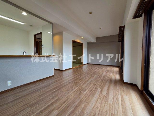 ロイヤルシャトー豊明新栄町の居間・リビング