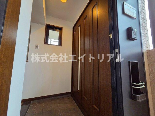 ロイヤルシャトー豊明新栄町の玄関