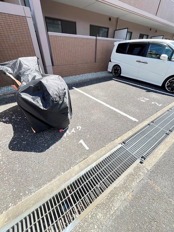 フォワイエセレストの駐車場