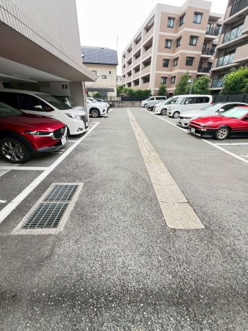 ベヌスタ　ル　ロッチェの駐車場