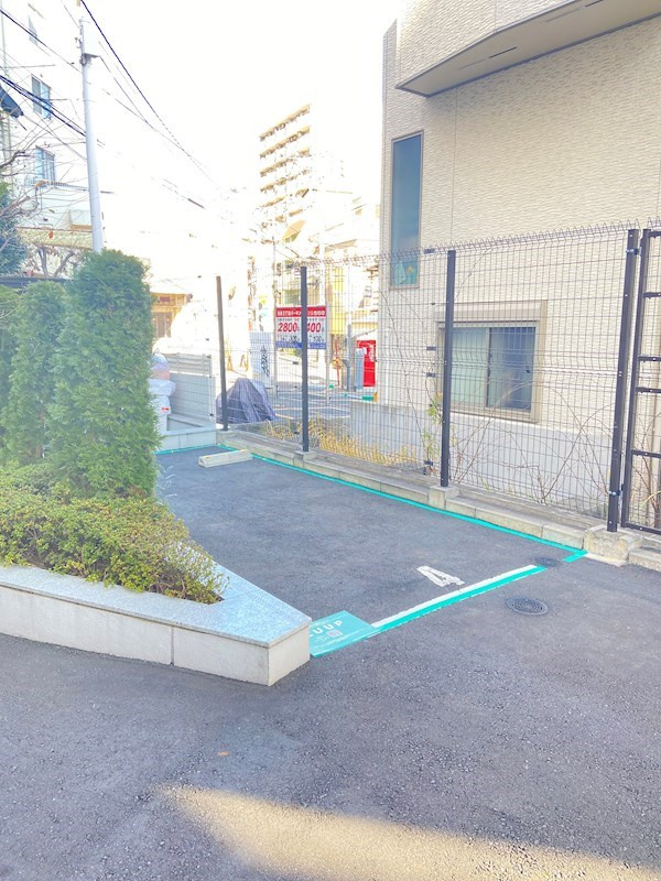 レジディア目黒Ⅳの駐車場