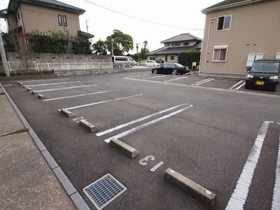 【駐車場】 | ソレイユ元町Ｂ | 駐車場に車を止められます