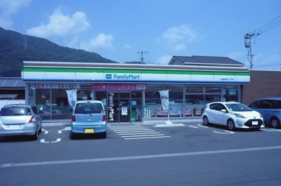 【周辺】 | ソレイユ元町Ｂ | ファミリーマートまで550m