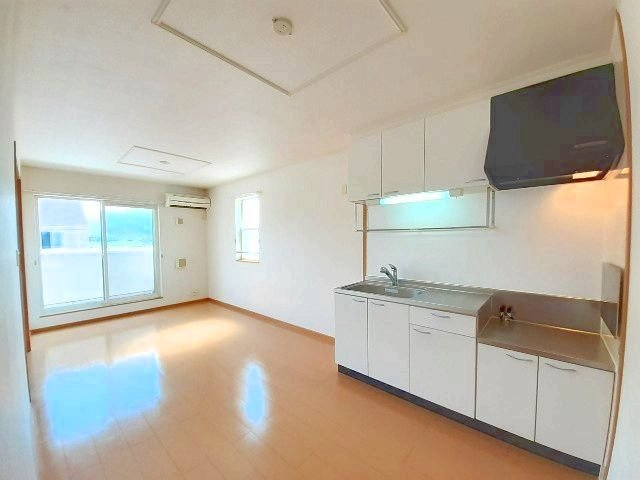 【キッチン】 | ソレイユ元町Ｂ | きれいなキッチンです