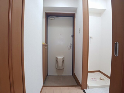 【玄関】 | ａｕｂｅ春の町 | 明るい玄関です