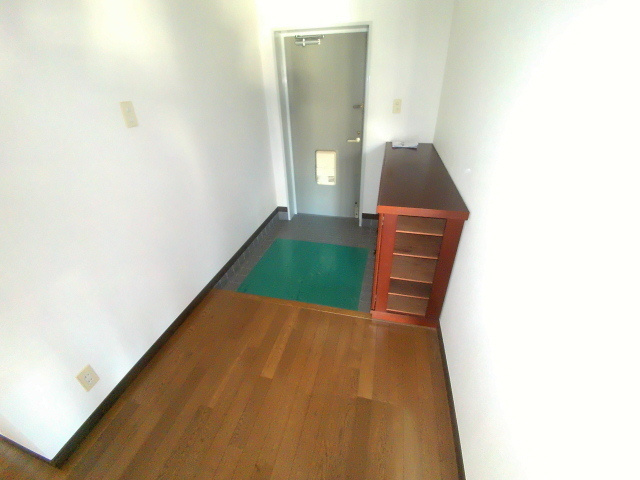 シャルマン屋敷本の玄関