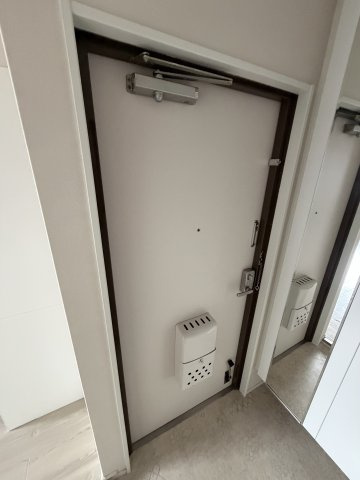 イースト西代の玄関