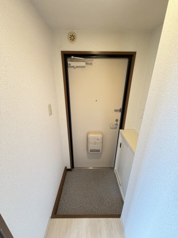 エストポワール堀江の玄関