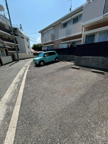 サニーコート岡本の駐車場