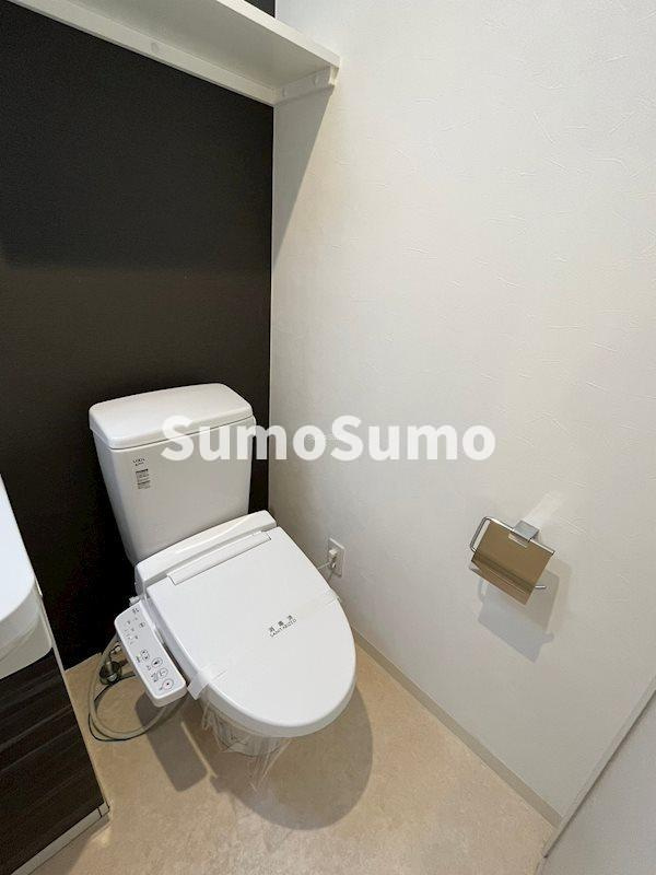 City Lux Nambaのトイレ|落ち着いた色調のトイレです