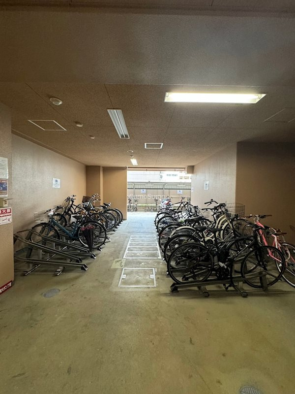 エステムコート心斎橋EASTエリジオンの駐車場